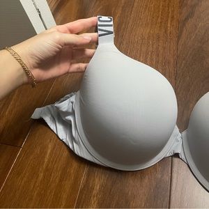 Like new Victoria’s Secret T-shirt bra